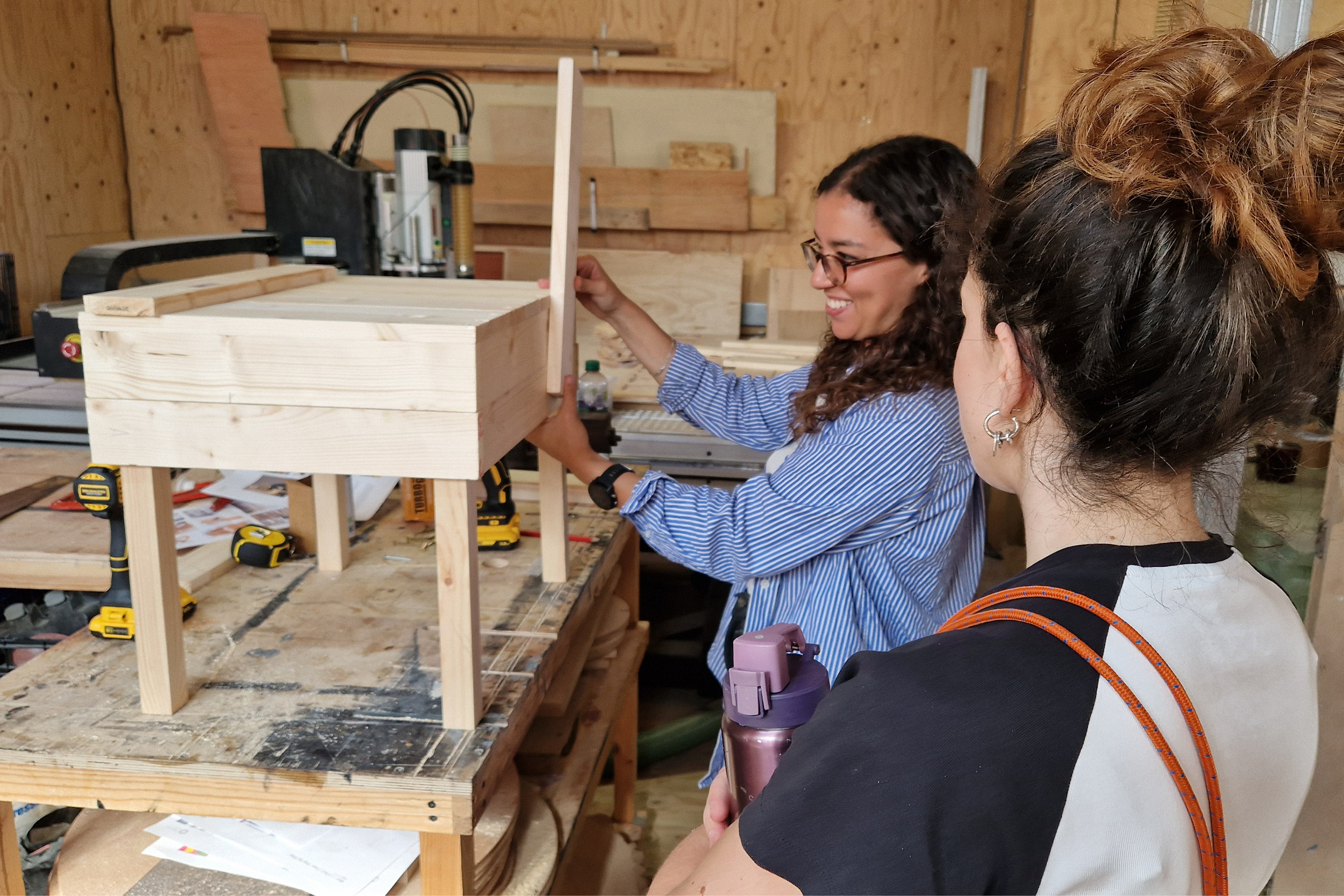 poacea menu mari furniture © dan stilwell